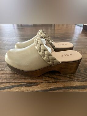 Able Whiley Heeled Leather Wooden Clog - Beige Size 9